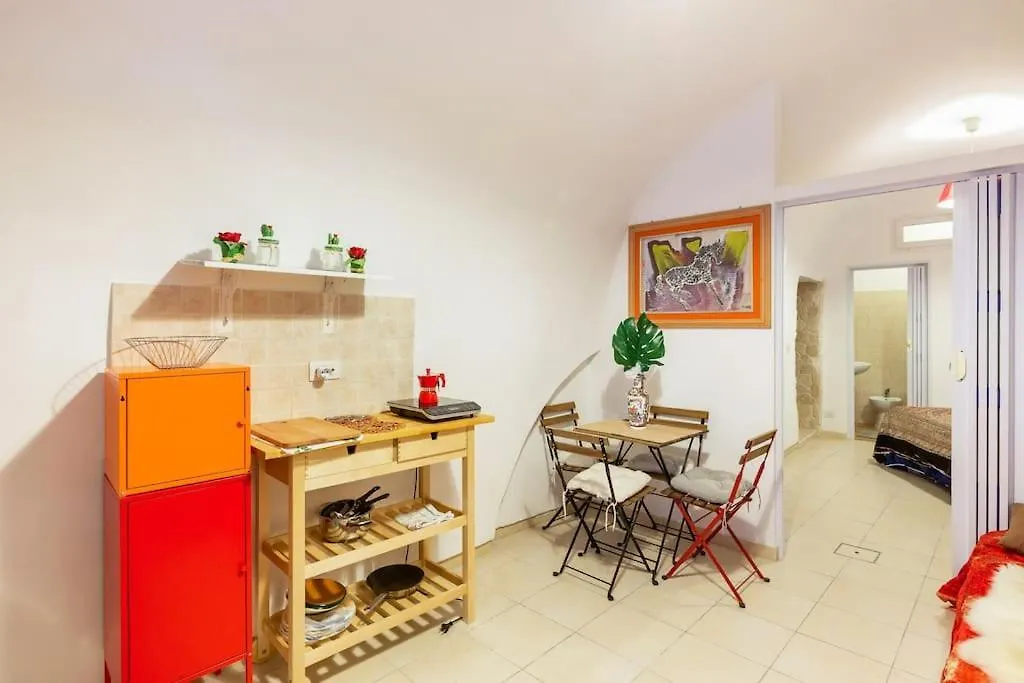 Charming Old Town House Apartment Bari Italy