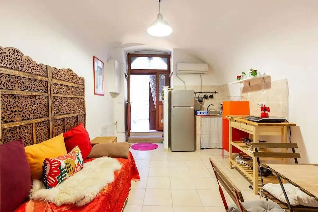 Charming Old Town House Apartment Bari